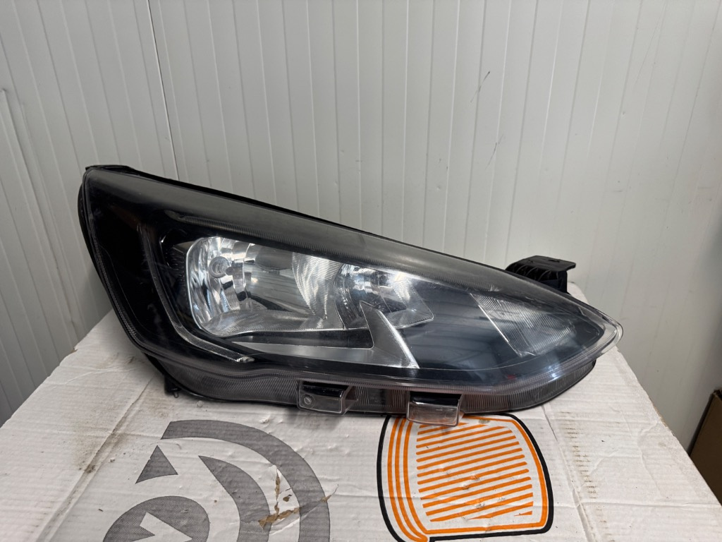 Far dreapta Ford Focus 4 HALOGEN LED Interior Negru 2016/2017/2018/2019/2020