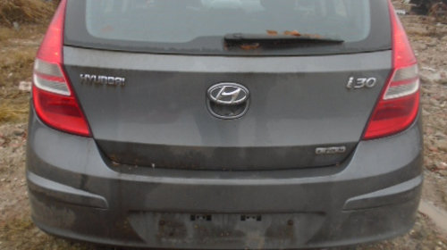 Far dreapta Hyundai i30 2010 Hatchback 1.6