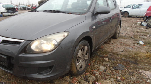 Far dreapta Hyundai i30 2010 Hatchback 1.6