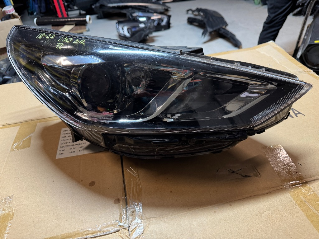 Far dreapta Hyundai i30 LUPA Halogen FACELIFT 2018/2019/2020/2021/2022