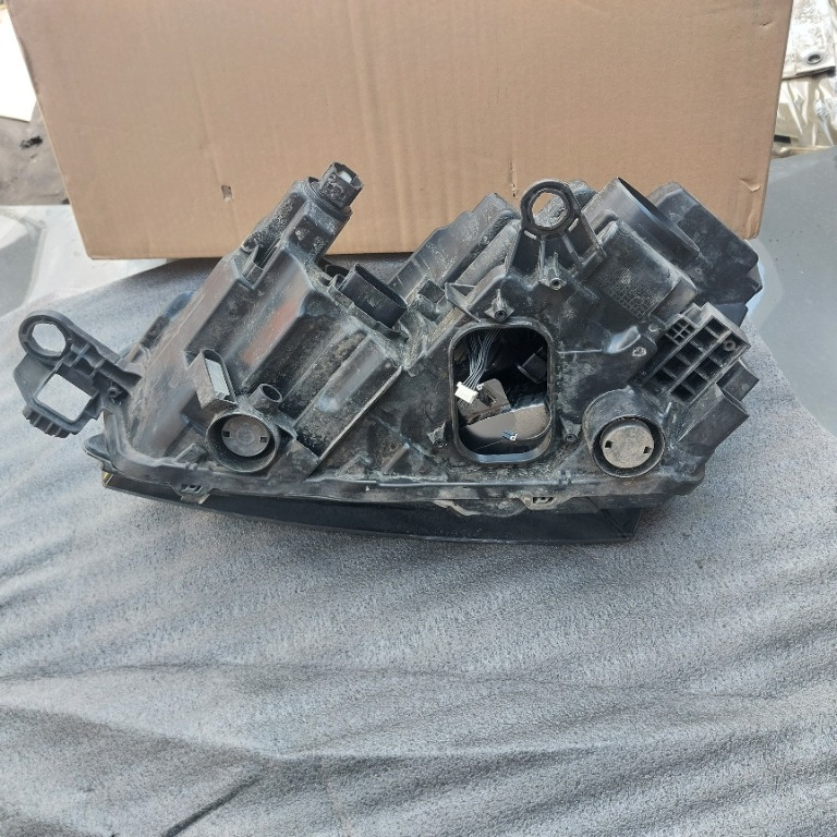 Far dreapta și stanga H7 +Led Skoda Sca