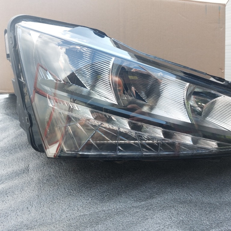 Far dreapta și stanga H7 +Led Skoda Sca