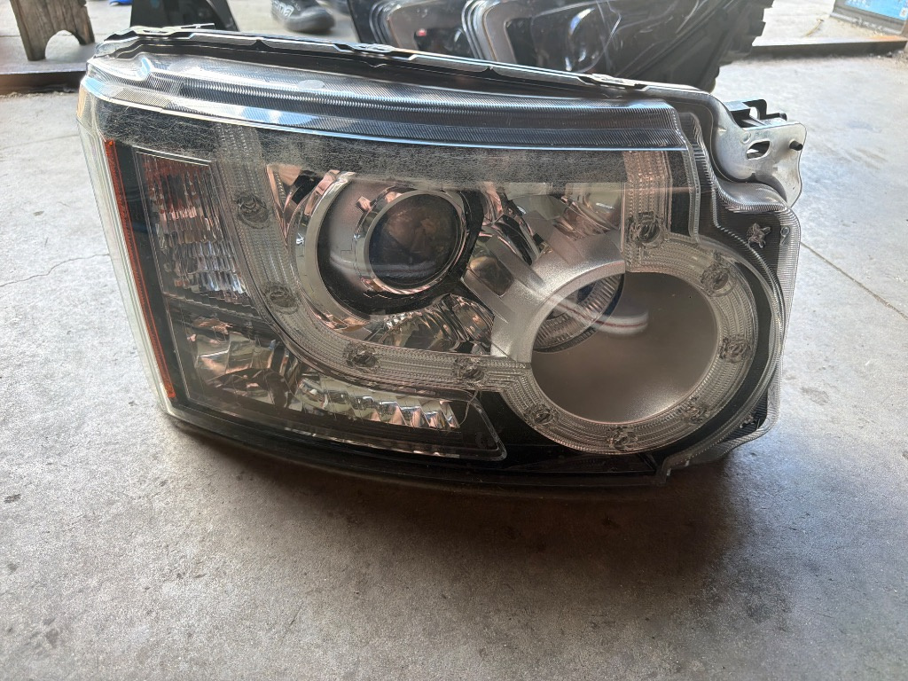 Far Dreapta Land Rover Discovery Facelift AH22-13W029-MC