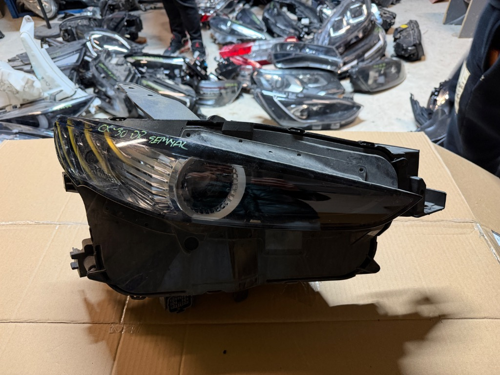 Far dreapta Mazda CX-30 FULL LED Model cu semnal DGJ1-51030 2019/2020/2021/2022/2023/2024