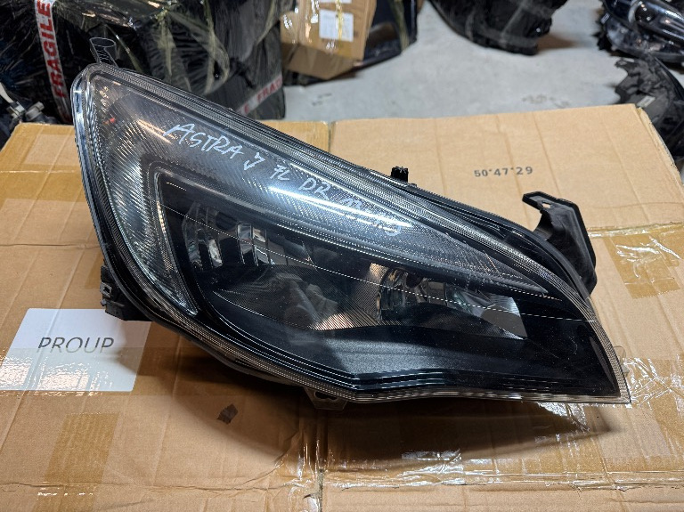 Far dreapta Opel Astra J HALOGEN FACELIFT 2013/2014/2015/2016/2017/2018/2019