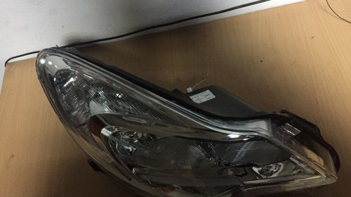 Far dreapta Opel Corsa D 2011-2014 cu Daylight