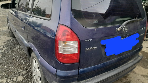 Far dreapta Opel Zafira 2004 hatchback 2.0