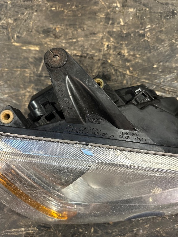 Far dreapta Original Ford Focus 2 - Fara defect - imagine 2