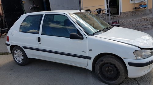 Far dreapta Peugeot 106 2002 BERLINA 1124 B