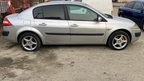 Far dreapta Renault Megane 2 2004 limuzina 1.9 dCi