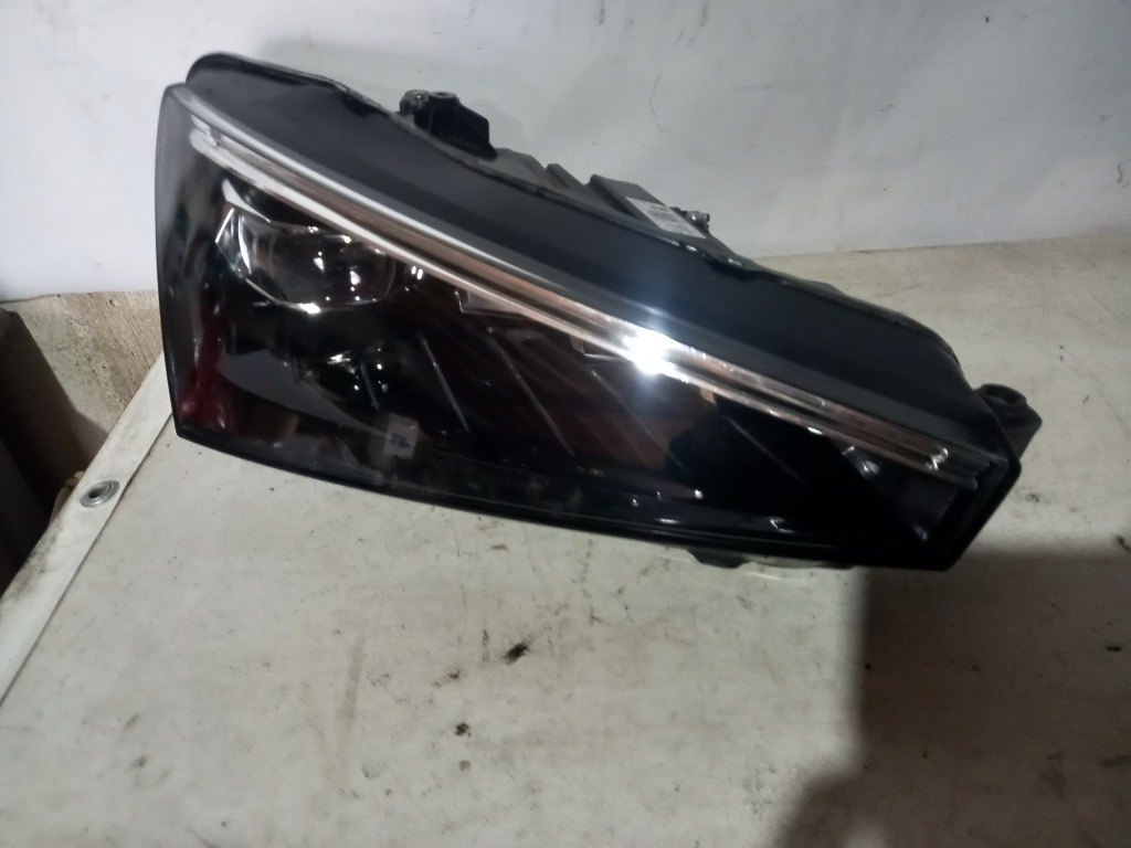 Far dreapta skoda scala full led. Complet. Cod 657