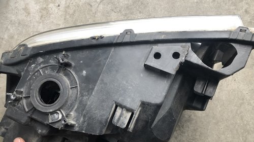 FAR DREAPTA SUZUKI GRAND VITARA CU LUPA SI XENON CU MIC DEFECT 2009