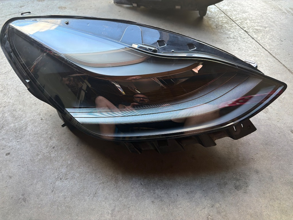Far Dreapta Tesla Model 3 / Model Y 151495300-00-D / Defect Urechi