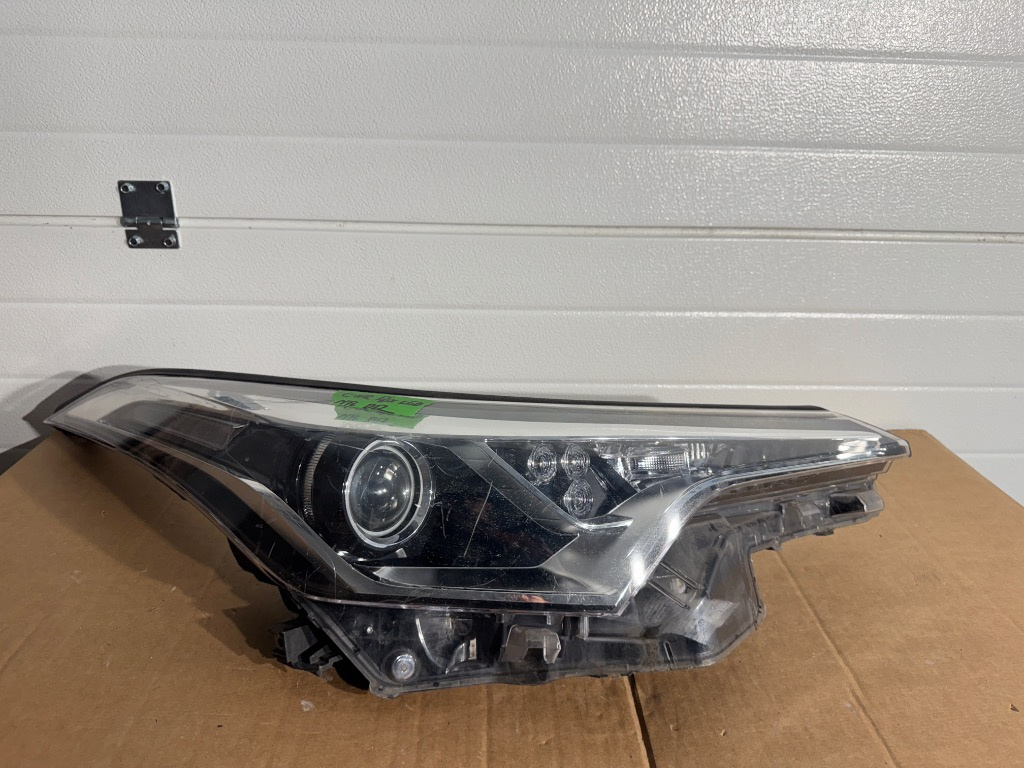 Far dreapta Toyota CHR C-HR NONFACELIFT Bixenon LED 2016/2017/2018/2019