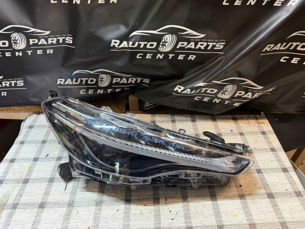 Far dreapta Toyota Corolla CROSS FULL LED 2022/2023/2024
