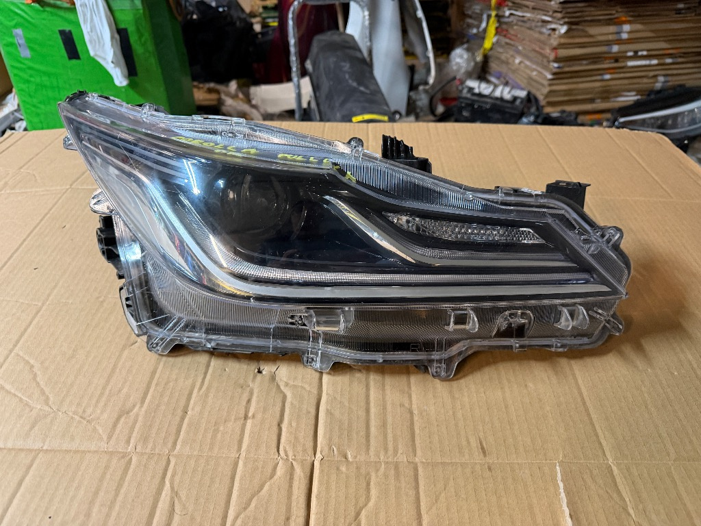 Far dreapta Toyota Corolla E21 Sedan FULL LED 2019/2020/2021/2022/2023