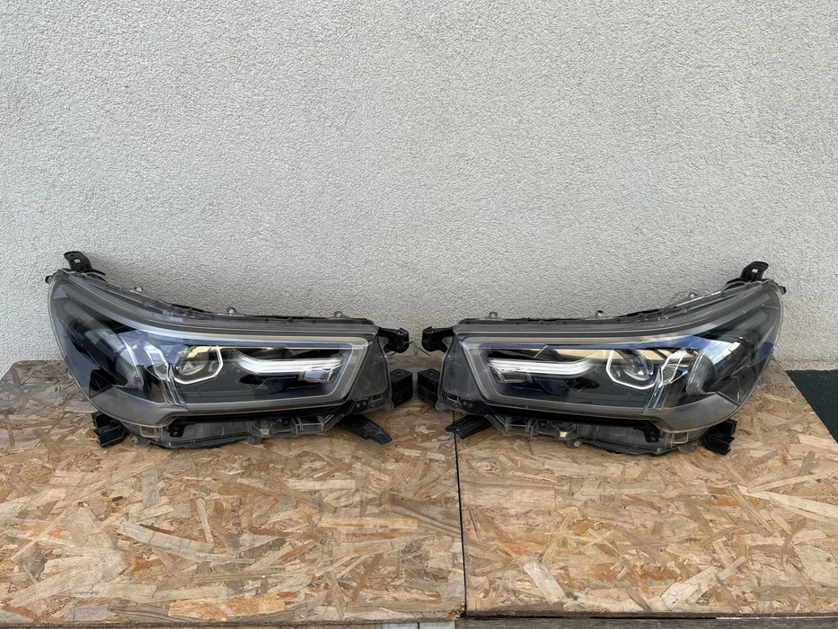 Far dreapta Toyota Hilux Full LED model nou 2019-2023 Original ...