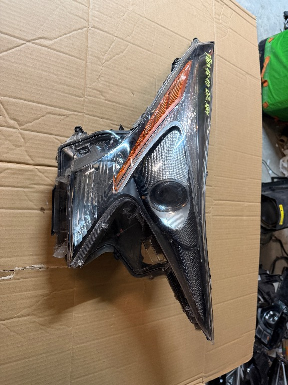 Far dreapta Toyota Prius XENON FULL LED 2016/2017/2018/2019