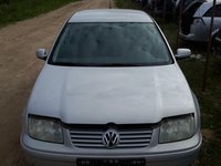 Far dreapta Volkswagen Bora 1999 berlina 1.6