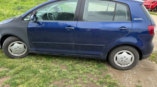 Far dreapta Volkswagen Golf 5 Plus 2006 Hatchback 1.9