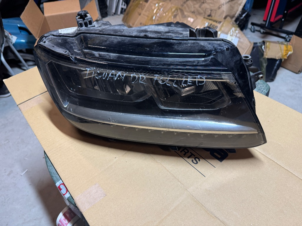 Far dreapta Volkswagen Tiguan FULL LED 2015/2016/2017/2018/2019/2020 cod 5NB.941.036.B