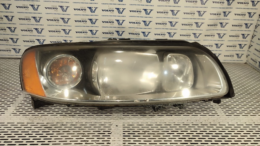 Far dreapta VOLVO S60 V70 XC70 2005-2009 halogen matuit