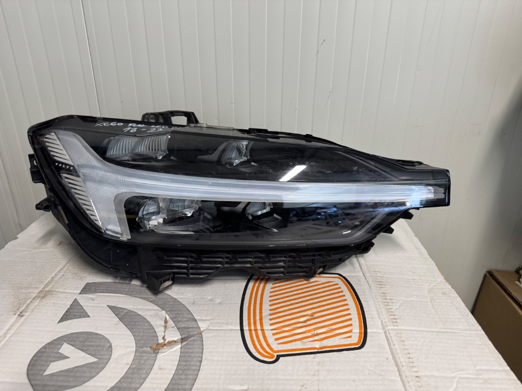 Far dreapta Volvo XC60 XC-60 FULL LED 2018/2019/2020/2021/2022/2023 cod 32337387