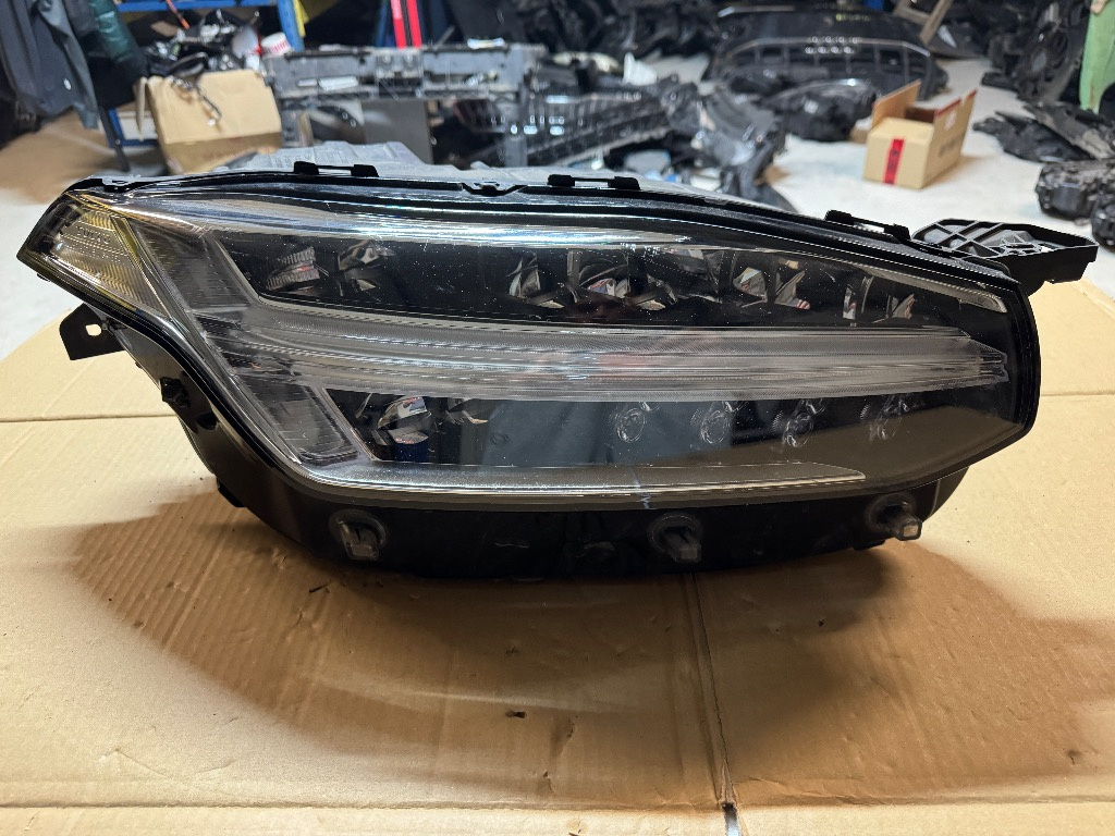 Far dreapta Volvo XC90 FULL LED Active HIGH BEAM 2019/2020/2021/2022/2023/2024