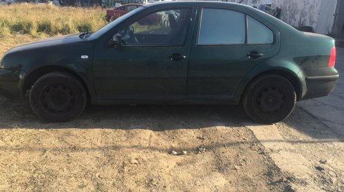 Far dreapta VW Bora 2000 Berlina 1.9