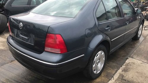 Far dreapta VW Bora 2003 Limuzina 1.9 TDI