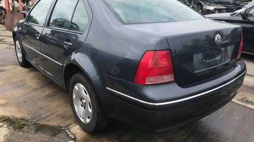 Far dreapta VW Bora 2003 Limuzina 1.9 TDI