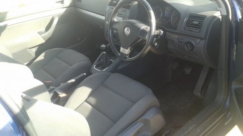 Far dreapta VW Golf 5 2005 hatchback 1.9 tdi