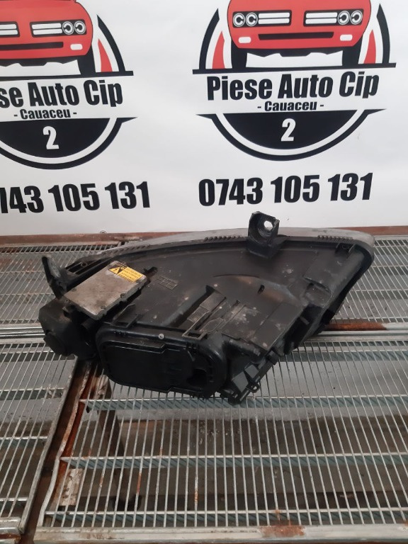 Far dreapta xenon Audi A6 C6 4f cod 4f09