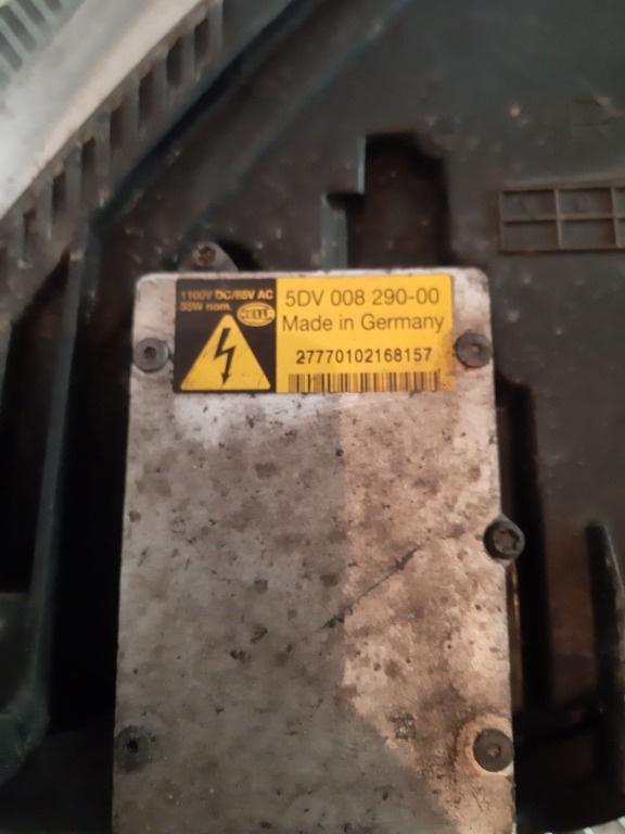 Far dreapta xenon Audi A6 C6 4f cod 4f09
