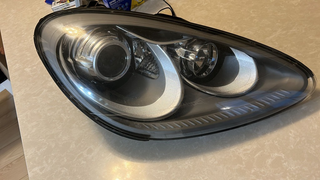 Far dreapta Xenon Porsche Cayenne 958 cod:7P5941031BA