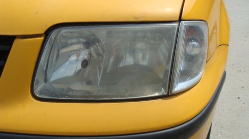 Far/ faruri stanga , dreapta VW Polo 6n 2001