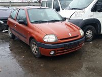 Far fata - Renault Clio 1.2i, an 1999