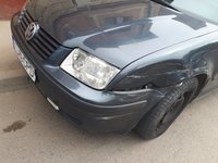 Far fata vw bora ceva defect