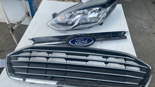 Far Ford Focus MK3 Fiesta Emblema/Grila/Masca radiator Focus Ford Fiesta