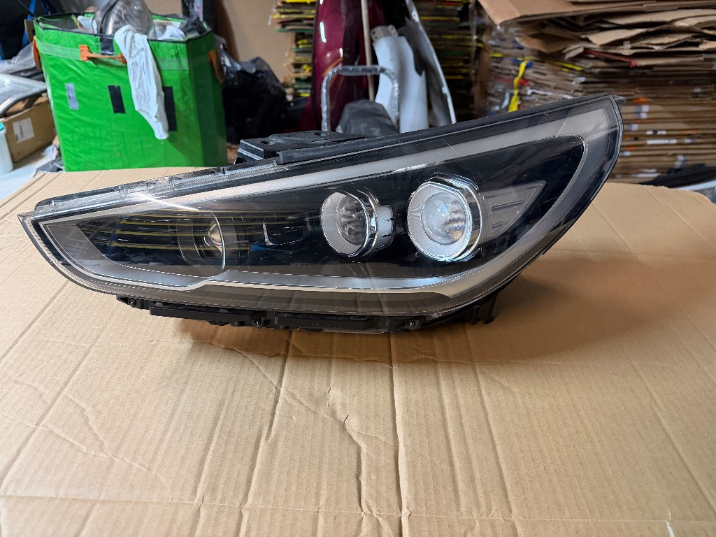 Far stanga complet Hyundai i30 XENON 2016/2017/2018/2019