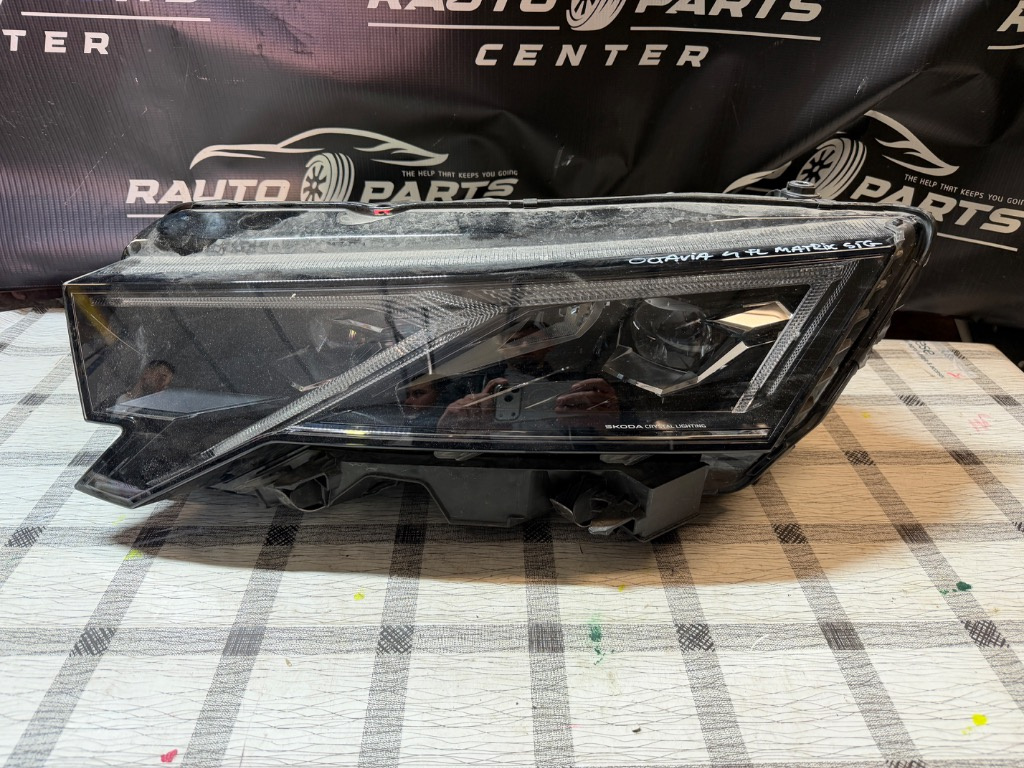 Far stanga complet Skoda Octavia 4 FACELIFT MATRIX 2024/2025/2026
