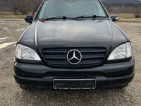 Far stanga dreapta Mercedes ML 270 CDI W163 din 2001