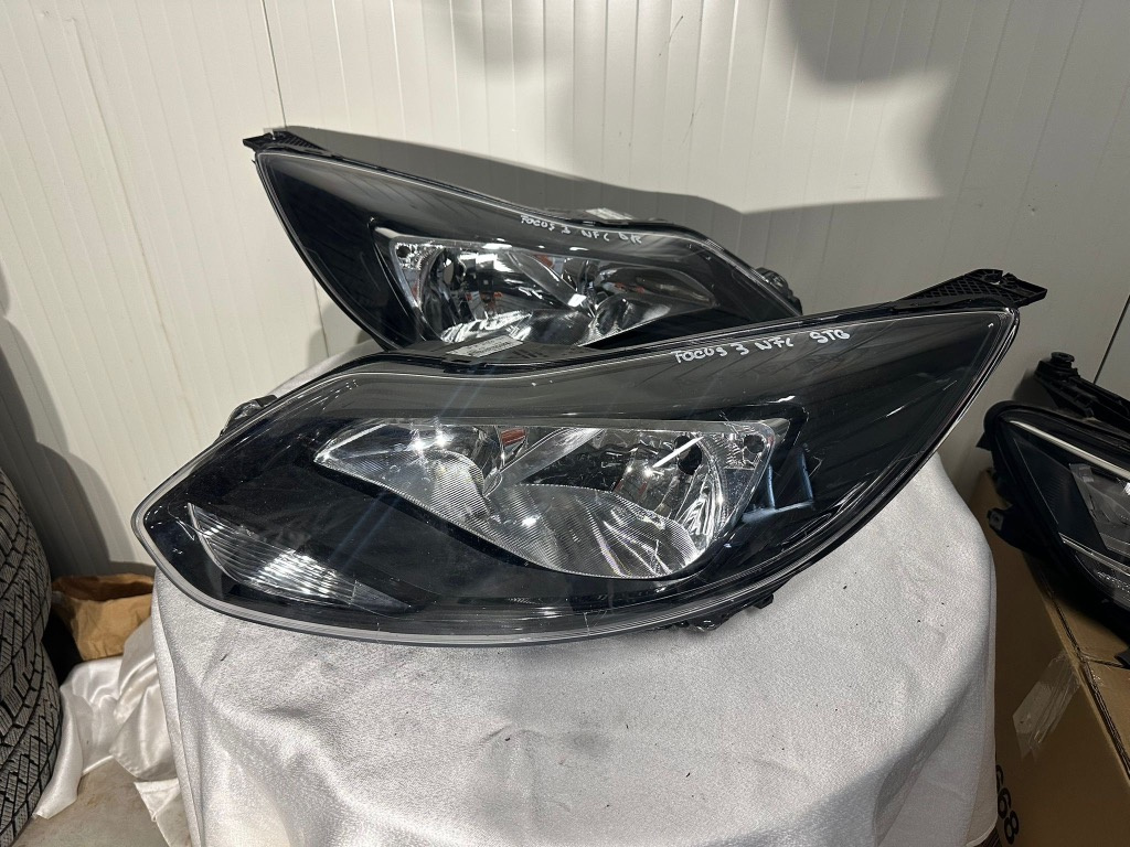 Far stanga / far dreapta Ford Focus 3 Nonfacelift Interior Negru 2012/2013/2014