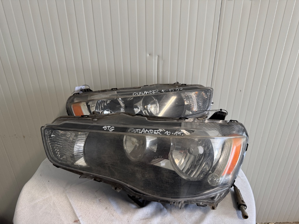 Far stanga / far dreapta Mitsubishi Outlander 2010/2011/2012/2013/2014/2015