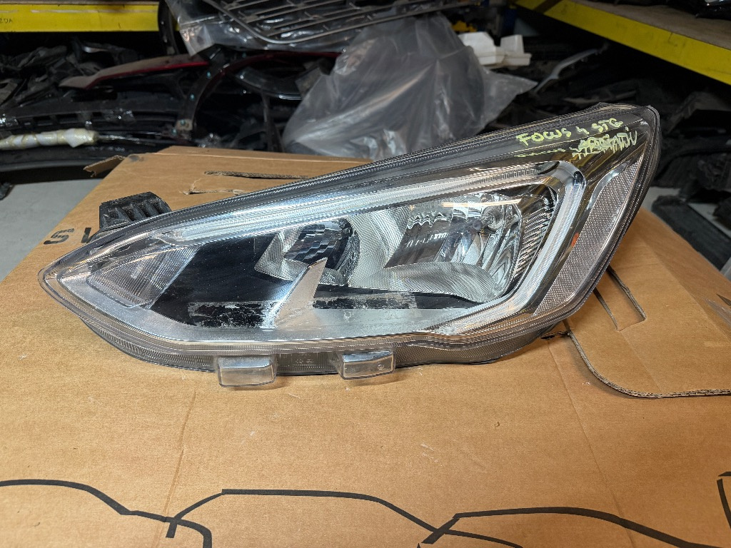 Far stanga Ford Focus 4 Halogen LED Interior Argintiu 2019/2020/2021/2022