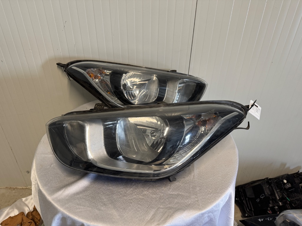 Far stanga Hyundai i20 Facelift 2012/2013/2014