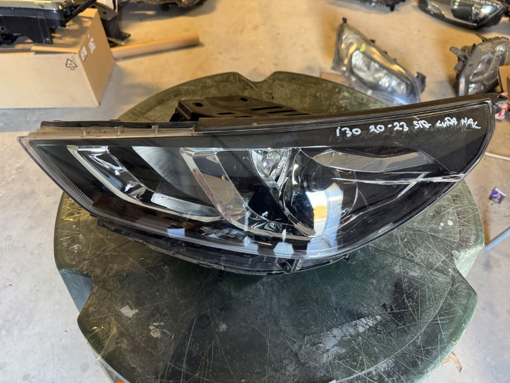 Far stanga Hyundai i30 FACELIFT LUPA HALOGEN 2020/2021/2022/2023