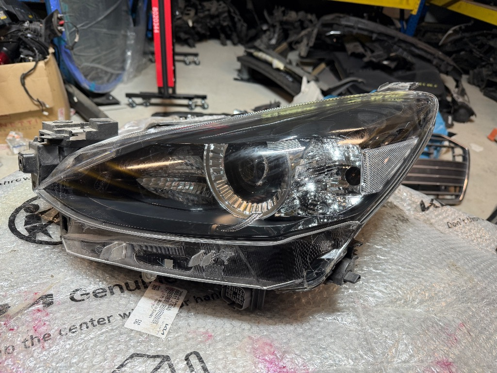 Far stanga Mazda 2 FULL LED 2020/2021/2022/2023/2024