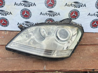 Far stanga Mercedes ML320 W164 cu defect(ureche rupta)