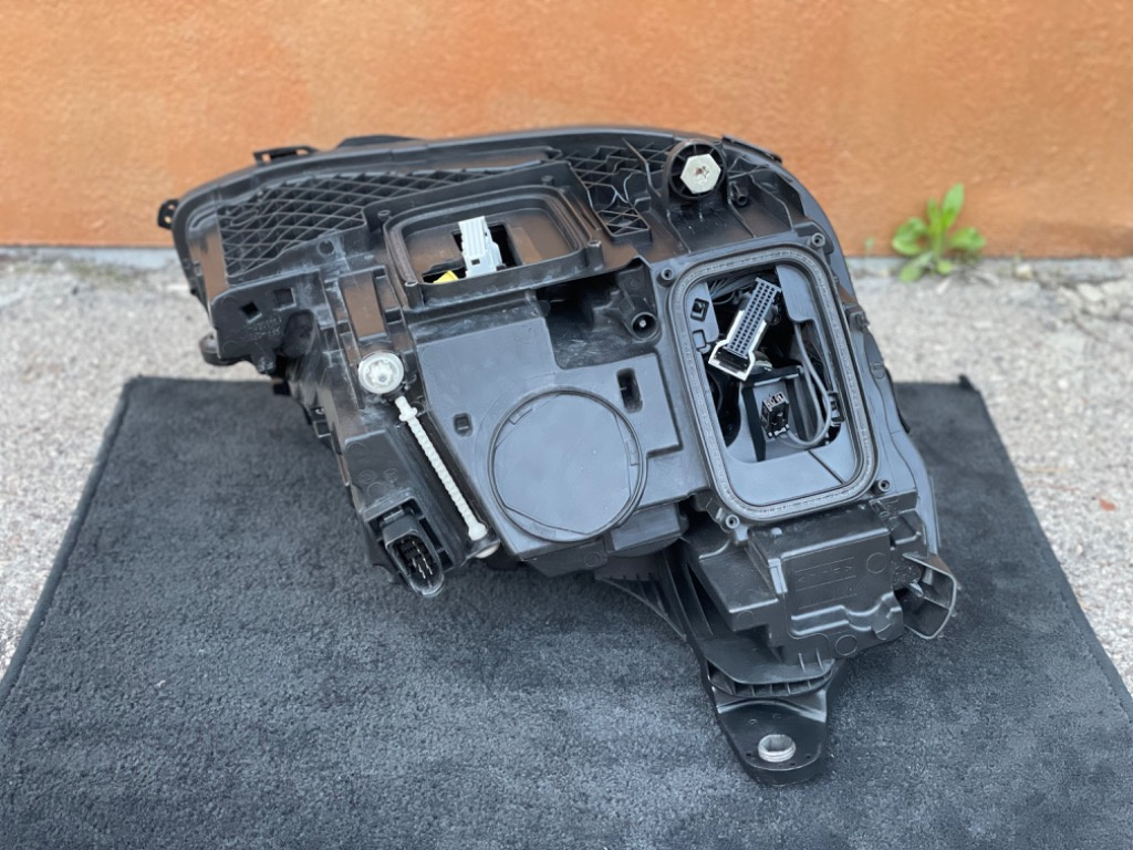 Far stanga Multibeam E-Class W213 W238